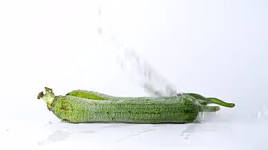 升格丝瓜夏季新鲜蔬菜绿色有机蔬菜视频的预览图